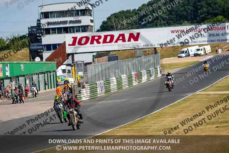 Vintage motorcycle club;eventdigitalimages;mallory park;mallory park trackday photographs;no limits trackdays;peter wileman photography;trackday digital images;trackday photos;vmcc festival 1000 bikes photographs